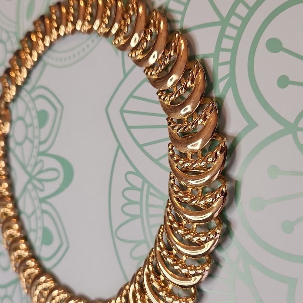 SOLD Vintage Designer Couture Gold-tone Metal Collar Necklace Crescent Moon Link - Picture 4 of 5